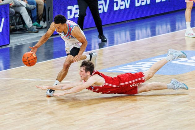 Joel Aminu Telekom Baskets Bonn, 21 , Adrian Petkovic BMA365 Bamberg Baskets, 15 , BMA365 Bamberg Baskets vs Telekom Baskets Bonn, Basketball, easyCredit BBL, Matchday 34, 10 05 2026 BMA365 Bamberg Baskets vs Telekom Baskets Bonn, Basketball, easyCredit BBL, Matchday 34, 10 05 2026 Bamberg Copyright: xEibner-Pressefoto G.xSantemizx EP_EER