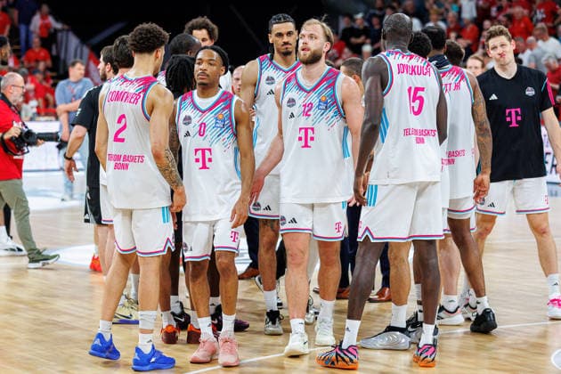 Team, squad, end of game, disappointed, disappointment, negative emotions, negative emotion, BMA365 Bamberg Baskets vs Telekom Baskets Bonn, Basketball, easyCredit BBL, Matchday 34, 10 05 2026 BMA365 Bamberg Baskets vs Telekom Baskets Bonn, Basketball, easyCredit BBL, Matchday 34, 10 05 2026 Bamberg Copyright: xEibner-Pressefoto G.xSantemizx EP_EER