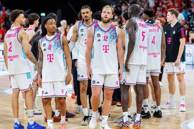 Team, squad, end of game, disappointed, disappointment, negative emotions, negative emotion, BMA365 Bamberg Baskets vs Telekom Baskets Bonn, Basketball, easyCredit BBL, Matchday 34, 10 05 2026 BMA365 Bamberg Baskets vs Telekom Baskets Bonn, Basketball, easyCredit BBL, Matchday 34, 10 05 2026 Bamberg Copyright: xEibner-Pressefoto G.xSantemizx EP_EER