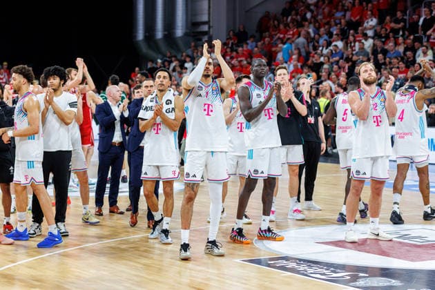 Team, squad, end of game, disappointed, disappointment, negative emotions, negative emotion, BMA365 Bamberg Baskets vs Telekom Baskets Bonn, Basketball, easyCredit BBL, Matchday 34, 10 05 2026 BMA365 Bamberg Baskets vs Telekom Baskets Bonn, Basketball, easyCredit BBL, Matchday 34, 10 05 2026 Bamberg Copyright: xEibner-Pressefoto G.xSantemizx EP_EER