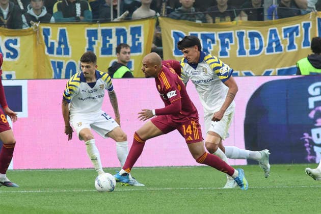 May 10, 2026, Parma: AS Roma s Donyell Malen battle for the ball during the italian soccer, Serie A match between Parma Calcio vs AS Roma on May 10, 2026 at the Ennio Tardini stadium in Parma (PR), Italy. ANSA . Soccer: Serie A; Parma Vs Roma  - ZUMAa110 20260510_zaf_a110_067 Copyright: xDavidexCasentinix