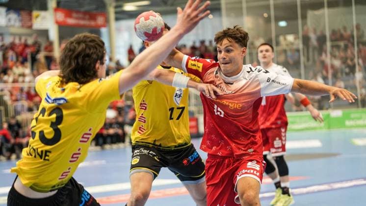 Handball in Essen FOR EDITORIAL PURPOSES ONLY EDITORIAL USE ONLY p Nils Homscheid from TUSEM Essen before the match against HSC 2000 Coburg The match between TUSEM Essen and HSC 2000 Coburg ended on 10 05 2026 in the Sporthalle Am Hallo, Ernestinenstraße 57 with 37 28 Michael Gohl FUNKE Foto Services p Sport Deutschland Nordrhein Westfalen Essen Copyright MichaelxGohl Copyright: MichaelxGohl doc85sdzsanobar7qc8c81 ,EDITORIAL USE ONLY Copyright: MichaelxGohl
