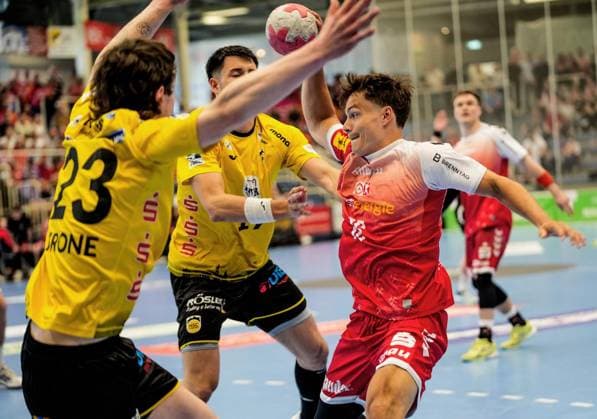 Handball in Essen FOR EDITORIAL PURPOSES ONLY EDITORIAL USE ONLY p Nils Homscheid from TUSEM Essen before the match against Nejc Planinsek from HSC 2000 Coburg The match between TUSEM Essen and HSC 2000 Coburg ended on 10 05 2026 in the Sporthalle Am Hallo, Ernestinenstraße 57 with 37 28 Michael Gohl FUNKE Foto Services p Sport Deutschland Nordrhein Westfalen Essen Copyright MichaelxGohl Copyright: MichaelxGohl doc85sdzsbh0afixfvac3a ,EDITORIAL USE ONLY Copyright: MichaelxGohl