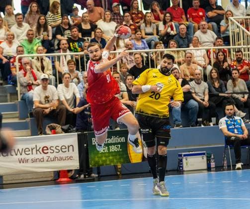 Handball in Essen FOR EDITORIAL PURPOSES ONLY EDITORIAL USE ONLY p Alexander Schoss from TUSEM Essen before the match against HSC 2000 Coburg The match between TUSEM Essen and HSC 2000 Coburg ended on 10 05 2026 at the Sporthalle Am Hallo, Ernestinenstraße 57 with 37 28 Michael Gohl FUNKE Foto Services p Sport Deutschland Nordrhein Westfalen Essen Copyright MichaelxGohl Copyright: MichaelxGohl doc85sdzt3gyvt1dohilc31 ,EDITORIAL USE ONLY Copyright: MichaelxGohl