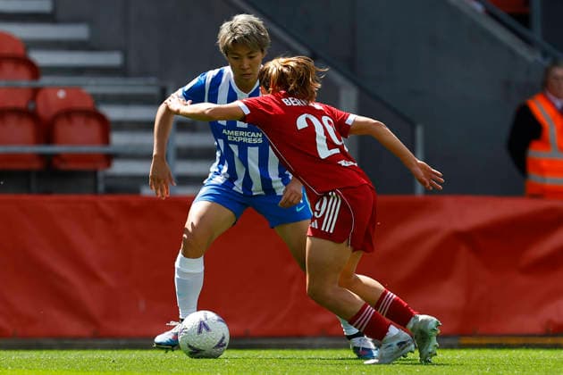 Liverpool Women v Brighton & Hove Albion Women, St Helens, UK - 10 May 2026 Kiko Seike of Brighton and Hove Albion feels pressure from Alejandra Bernabe of Liverpool FC during the Women™s FA Cup Semi Final match between Liverpool Women and Brighton & Hove Albion Women at The Brewdog Stadium on 10 May 2026 in St Helens, England (Photo by Steve Taylor PPAUK) St Helens The Brewdog Stadium Merseyside England Copyright: xStevexTaylor PPAUKx PPA-273893