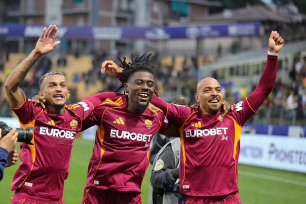 May 10, 2026, Parma: AS Roma s Donyell Malen celebrate the victory with AS Roma s Wesley and AS Roma s Manu KonÃ at the end of the italian soccer, Serie A match between Parma Calcio vs AS Roma on May 10, 2026 at the Ennio Tardini stadium in Parma (PR), Italy. ANSA . Soccer: Serie A; Parma Vs Roma  - ZUMAa110 20260510_zaf_a110_072 Copyright: xDavidexCasentinix