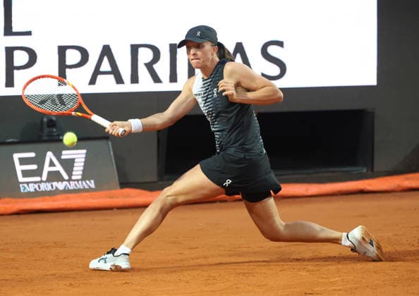 May 10, 2026, Rome, Lazio, Italy: IGA SWIATEK of Poland during the match against E. Cocciaretto of Italy in the third round of tennis tournament WTA, Tennis Damen 1000 Internazionali BNL DÃ¢â‚¬â ¢Italia, Rome, Italy. Swiatek won 6:1, 6:0 Rome Italy - ZUMAc278 20260510_zsp_c278_022 Copyright: xMarcinxCholewinskix