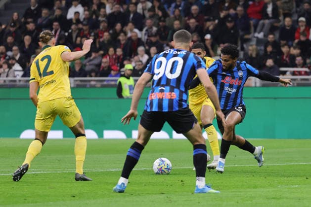 Atalanta s Ederson Dos Santos scores the goal 0-1 during the Serie A soccer match between Milan and Atalanta at the San Siro Stadium in Milano Italy - 10 may 2026. - Soccer .  Copyright: xAlbertoxMariani LaPressex