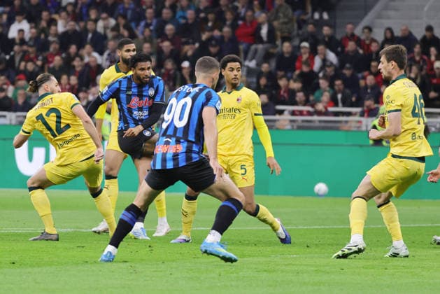 Atalanta s Ederson Dos Santos scores the goal 0-1 during the Serie A soccer match between Milan and Atalanta at the San Siro Stadium in Milano Italy - 10 may 2026. - Soccer .  Copyright: xAlbertoxMariani LaPressex