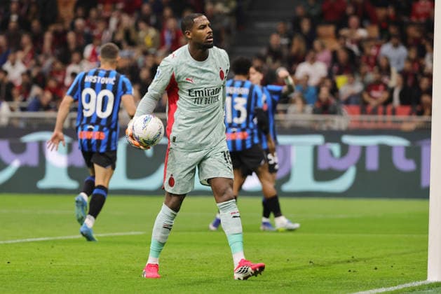 AC Milan s goalkeeper Mike Maignan shows his dejection goal 0-1 during the Serie A soccer match between Milan and Atalanta at the San Siro Stadium in Milano Italy - 10 may 2026. - Soccer .  Copyright: xAlbertoxMariani LaPressex
