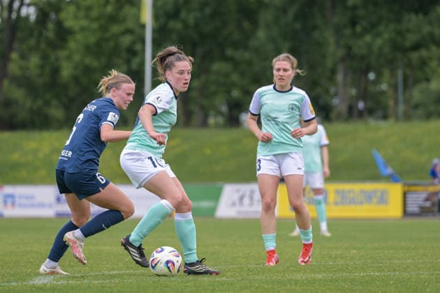 10 05 2026, Football, 2 Womens Bundesliga, 2025 2026, 25 Matchday, SG 99 Andernach SC Sand Leonie Krump 10 Andernach defends the ball against Milena Fischer 6 Sand Andernach Stadium Rhineland-Palatinate Germany