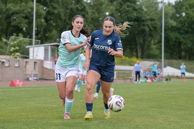10 05 2026, Soccer, 2 Women Bundesliga, 2025 2026, Matchday 25, SG 99 Andernach SC Sand Muriel Bey 31 Andernach in duel with Pija Reininger 9 Sand Andernach Stadion Rheinland Pfalz Germany