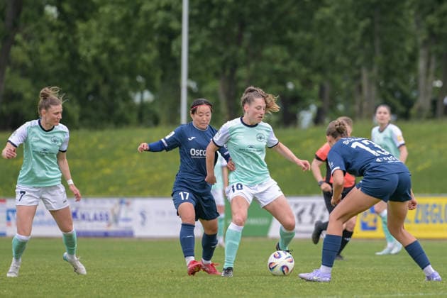 10 05 2026, Football, 2 Womens Bundesliga, 2025 2026, Matchday 25, SG 99 Andernach SC Sand Leonie Krump 10 Andernach defends the ball and tries to get past Ronja Schaer 13 Sand Andernach Stadium Rhineland-Palatinate Germany