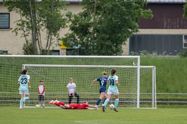 10 05 2026, Football, 2 Womens Bundesliga, 2025 2026, Matchday 25, SG 99 Andernach SC Sand Milena Fischer 6 Sand plays around goalkeeper Lisa Krupp red jersey Andernach and slips in the opening goal Andernach Stadion Rheinland Pfalz Germany