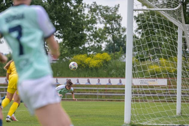 10 05 2026, Football, 2 Womens Bundesliga, 2025 2026, Matchday 25, SG 99 Andernach SC Sand Lisa Kossmann Andernach heads the Bäckermädchen to a point in their last home game after a cross from Carolin Schraa 7 Andernach She scored her first goal of the season Andernach Stadion Rheinland Pfalz Germany