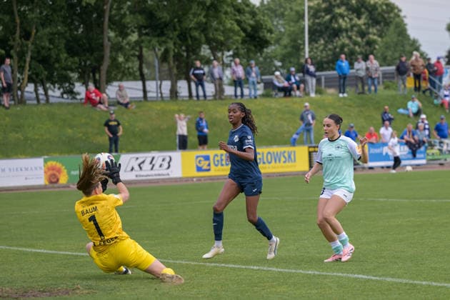10 05 2026, Football, 2 Womens Bundesliga, 2025 2026, Matchday 25, SG 99 Andernach SC Sand Goalkeeper Jule Baum 1 Sand saves Rinesa Alijas shot 20 Andernach Andernach Stadium Rhineland-Palatinate Germany