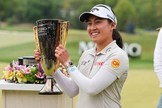 WEST CALDWELL, NJ - MAY 10: Atthaya Thitikul of Thailand celebrates with the Mizuho Americas Open trophy after winning the Mizuho Americas Open on May 10, 2026 at Mountain Ridge Country Club in West Caldwell, New Jersey. (Photo by Andrew Mordzynski Icon Sportswire) GOLF: MAY 10 LPGA, Golf Damen Mizuho Americas Open EDITORIAL USE ONLY Icon2605107775222