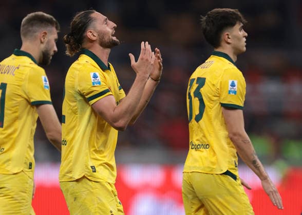 Milan, Italy, 10th May 2026. Adrien Rabiot, Strahinja Pavlovic and Davide Bartesaghi of AC Milan react during the AC Milan vs Atalanta Serie A match at Giuseppe Meazza, Milan. Picture credit should read: Jonathan Moscrop Sportimage EDITORIAL USE ONLY. No use with unauthorised audio, video, data, fixture lists, club league logos or live services. Online in-match use limited to 120 images, no video emulation. No use in betting, games or single club league player publications. SPI_023_JM_MILAN_ATALANTA SPI-4760-0023