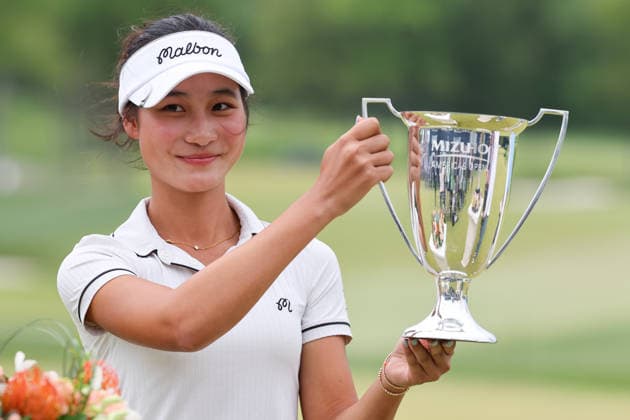 WEST CALDWELL, NJ - MAY 10: Aphrodite Deng of the United States celebrates after winning the Mizuho Americas Open on May 10, 2026 at Mountain Ridge Country Club in West Caldwell, New Jersey. (Photo by Andrew Mordzynski Icon Sportswire) GOLF: MAY 10 LPGA, Golf Damen Mizuho Americas Open EDITORIAL USE ONLY Icon2605107775231