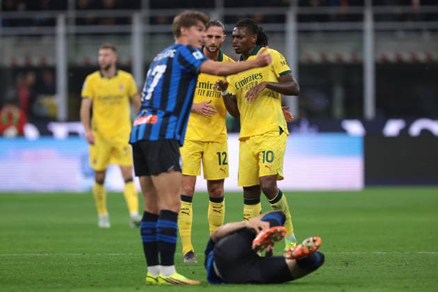 Milan, Italy, 10th May 2026. Adrien Rabiot of AC Milan has a word with team mate Rafael Leao following a late challenge by the Portuguese striker on Giorgio Scalvini of Atalanta during the AC Milan vs Atalanta Serie A match at Giuseppe Meazza, Milan. Picture credit should read: Jonathan Moscrop Sportimage EDITORIAL USE ONLY. No use with unauthorised audio, video, data, fixture lists, club league logos or live services. Online in-match use limited to 120 images, no video emulation. No use in betting, games or single club league player publications. SPI_027_JM_MILAN_ATALANTA SPI-4760-0027
