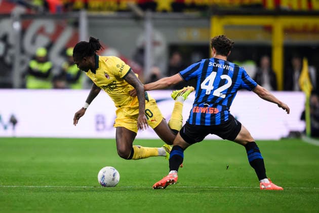 AC Milan v Atalanta BC - Serie A Rafael Leao of AC Milan competes for the balÃ²l with Giorgio Scalvini of Atalanta BC during the Serie A football match between AC Milan and Atalanta BC. Milan Italy Copyright: xNicolòxCampox