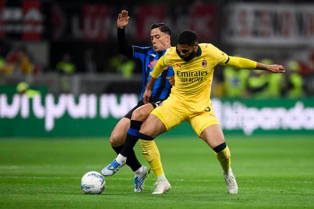 AC Milan v Atalanta BC - Serie A Ruben Loftus-Cheek of AC Milan competes for the ball with Giacomo Raspadori of Atalanta BC during the Serie A football match between AC Milan and Atalanta BC. Milan Italy Copyright: xNicolòxCampox