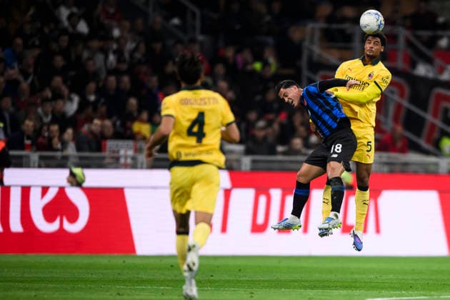 AC Milan v Atalanta BC - Serie A Giacomo Raspadori of Atalanta BC competes for a header with Koni De Winter of AC Milan during the Serie A football match between AC Milan and Atalanta BC. Milan Italy Copyright: xNicolòxCampox