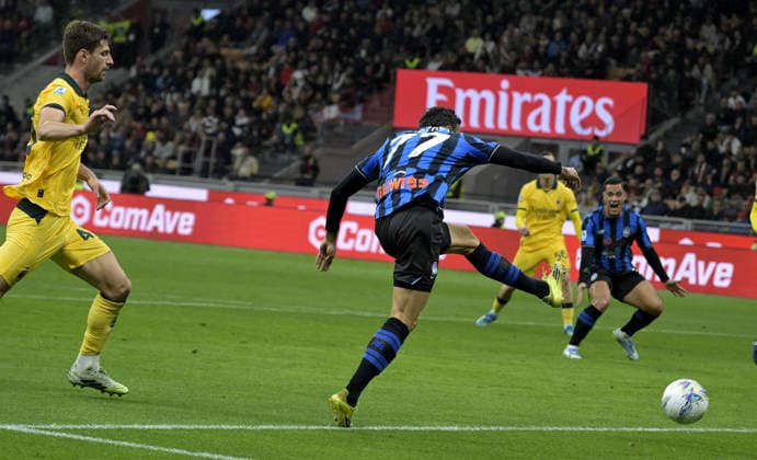 Foto IPP Paolo Bona Milano 10 05 2026 Campionato Serie A di Calcio stagione 2025 2026 partita Milan-Atalanta Nella foto Davide Zappacosta segna il gol del 0-2 Italy Photo Press Worldwide Copyright italy Italy ITALY  Copyright: xR4924_italyphotopressx