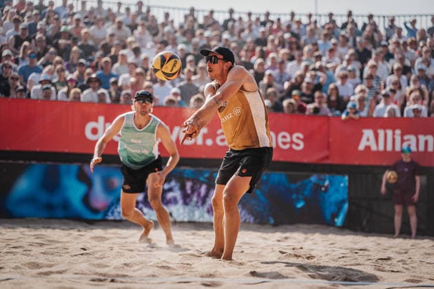 Beach volleyball men Allianz German Beach Tour 2026 Tourstop Düsseldorf 10 05 2026 Lukas Pfretzschner takes the ball Düsseldorf Robert Lehr Ufer North Rhine-Westphalia Germany