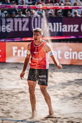 Beach volleyball men Allianz German Beach Tour 2026 Tourstop Düsseldorf 10 05 2026 Luis Kubo gets annoyed and throws sand around Düsseldorf Robert Lehr Ufer Nordrhein Westfalen Germany