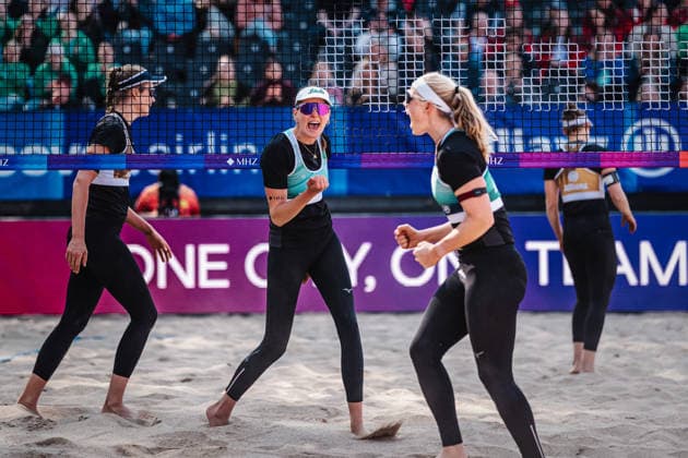 Beach volleyball women Allianz German Beach Tour 2026 Tourstop Düsseldorf 10 05 2026 f l Sarah Schulz and Anna Behlen cheer Düsseldorf Robert Lehr Ufer Nordrhein Westfalen Germany