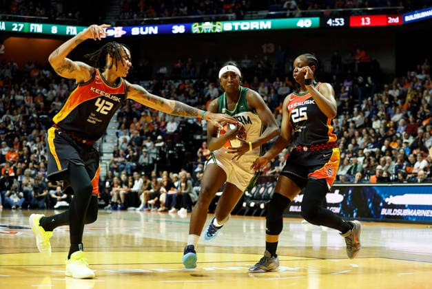 UNCASVILLE, CT - MAY 10: Flau jae Johnson 4 of the Seattle Storm drives to the basket between Brittney Griner 42 of the Connecticut Sun and Kennedy Burke 25 of the Connecticut Sun during the WNBA, Basketball Damen, USA game between Seattle Storm and Connecticut Sun on May 10, 2026, at Mohegan Sun Arena in Uncasville, CT. (Photo by M. Anthony Nesmith Icon Sportswire) WNBA: MAY 10 Seattle Storm at Connecticut Sun EDITORIAL USE ONLY Icon26051016