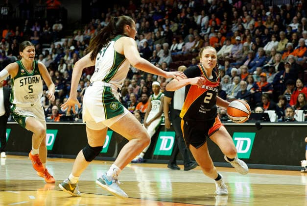 UNCASVILLE, CT - MAY 10: Hailey van Lith 2 of the Connecticut Sun drives to the basket against MacKenzie Holmes 54 of the Seattle Storm during the WNBA, Basketball Damen, USA game between Seattle Storm and Connecticut Sun on May 10, 2026, at Mohegan Sun Arena in Uncasville, CT. (Photo by M. Anthony Nesmith Icon Sportswire) WNBA: MAY 10 Seattle Storm at Connecticut Sun EDITORIAL USE ONLY Icon26051026