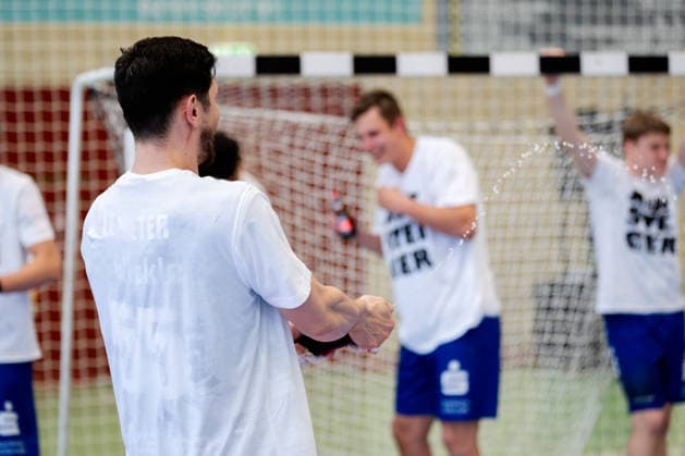 Krefeld, 10 05 2026, Handball, Men, 2 Bundesliga, 31 Matchday, 2025 2026 HSG Krefeld Niederrhein HBW Balingen Weilstetten Csaba Leimeter HBW Balingen Weilstetten, 55 starts the beer shower