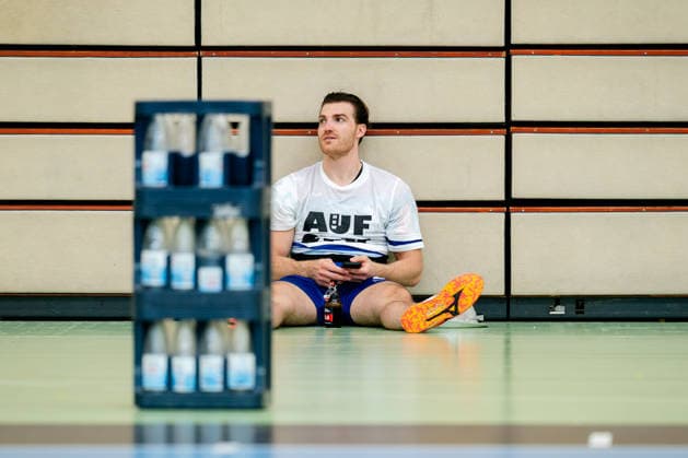 Krefeld, 10 05 2026, Handball, Men, 2 Bundesliga, 31 Matchday, 2025 2026 HSG Krefeld Niederrhein HBW Balingen Weilstetten Happy newcomers are still sitting in the Krefeld hall