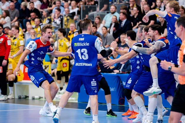 Krefeld, 10 05 2026, Handball, Men, 2 Bundesliga, Matchday 31, 2025 2026 HSG Krefeld Niederrhein HBW Balingen Weilstetten Unlimited jubilation directly after the final whistle