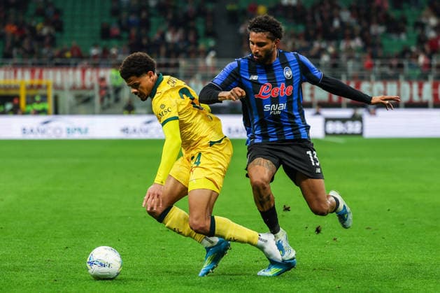 AC Milan vs Atalanta BC Serie A 2025 26 10 05 2026 Ederson dos Santos of Atalanta BC competes for the ball with Zachary Athekame of AC Milan during Serie A 2025 26 football match between AC Milan and Atalanta BC at San Siro Stadium in Milan, Italy Copyright: xBEAUTIFULxSPORTS Carabellix