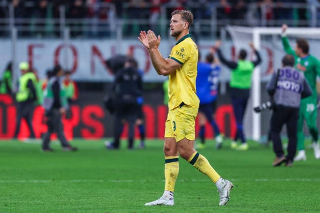 AC Milan vs Atalanta BC Serie A 2025 26 10 05 2026 Niclas Fullkrug of AC Milan greets the fans at the end of the match during Serie A 2025 26 football match between AC Milan and Atalanta BC at San Siro Stadium in Milan, Italy Copyright: xBEAUTIFULxSPORTS Carabellix