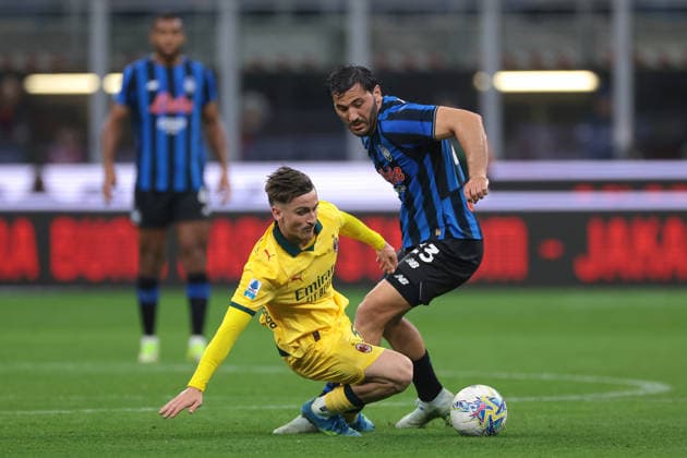Milan, Italy, 10th May 2026. Sead Kolasinac of Atalanta clashes with Alexis Saelemaekers of AC Milan during the AC Milan vs Atalanta Serie A match at Giuseppe Meazza, Milan. Picture credit should read: Jonathan Moscrop Sportimage EDITORIAL USE ONLY. No use with unauthorised audio, video, data, fixture lists, club league logos or live services. Online in-match use limited to 120 images, no video emulation. No use in betting, games or single club league player publications. SPI_042_JM_MILAN_ATALANTA SPI-4760-0042