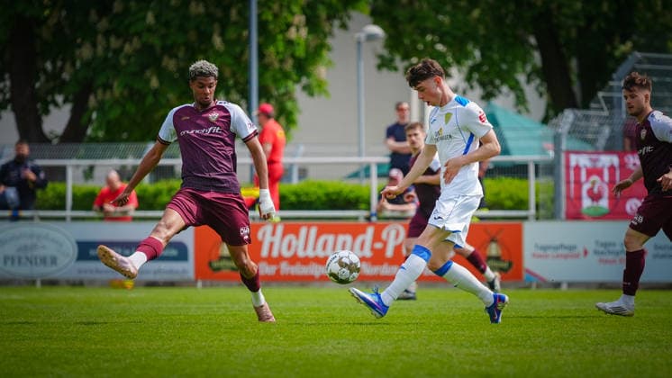 Fußball, Herren, Saison 2025 2026, Regionalliga Nordost, 33. Spieltag, FSV 63 Luckenwalde vs. BFC Dynamo, Sonntag 10.05.2026, Werner-Seelenbinder-Stadion Luckenwalde, Im Bild: Amiro Amadou (l. BFC) und Tim Maciejewski (r. Luckenwalde) Brandenburg Deutschland *** Soccer, Men, Season 2025 2026, Regionalliga Nordost, Matchday 33, FSV 63 Luckenwalde vs BFC Dynamo, Sunday 10 05 2026, Werner Seelenbinder Stadion Luckenwalde, In the picture Amiro Amadou l BFC and Tim Maciejewski r Luckenwalde Brandenburg Germany