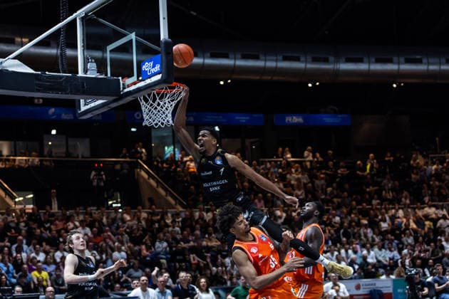GER, easy Credit Basketball Bundesliga, Basketball Löwen Braunschweig Niners Chemnitz 10 05 2026, Volkswagenhalle, Braunschweig, GER, easy Credit Basketball Bundesliga, Basketball Löwen Braunschweig Niners Chemnitz David NGuessan Basketball Löwen Braunschweig, 1 with a dunk attempt Â Photo Alexander Trienitz Braunschweig Volkswagenhalle Niedersachsen Germany