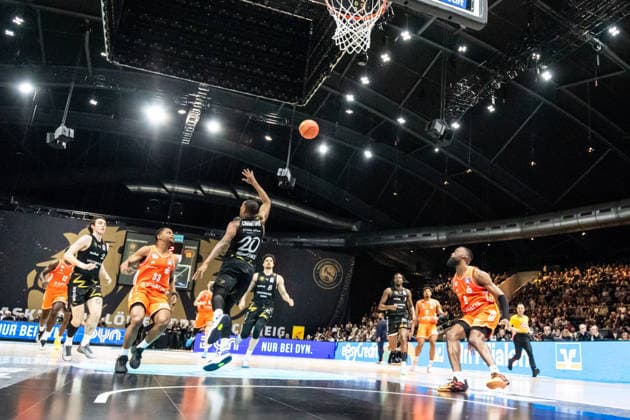GER, easy Credit Basketball Bundesliga, Basketball Löwen Braunschweig Niners Chemnitz 10 05 2026, Volkswagenhalle, Braunschweig, GER, easy Credit Basketball Bundesliga, Basketball Löwen Braunschweig Niners Chemnitz Eric Washington Niners Chemnitz, 33 , Bryant Crawford Basketball Löwen Braunschweig, 20 , John Edward Newman III Niners Chemnitz, 9 Â Photo Alexander Trienitz Braunschweig Volkswagenhalle Niedersachsen Germany