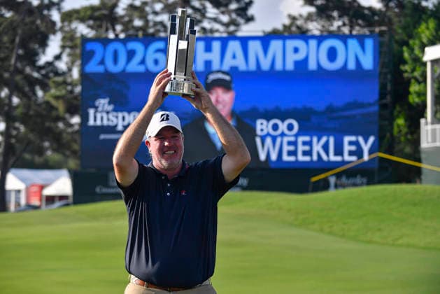THE WOODLANDS, TX - MAY 10: Boo Weekley holds the Insperity Invitational trophy after winning The Insperity Invitational in the PGA, Golf Herren TOUR Champions at The Woodlands Country Club on Sunday, May 10, 2026 in The Woodlands, TX. (Photo by Austin McAfee Icon Sportswire) GOLF: MAY 10 PGA TOUR Champions Insperity Invitational EDITORIAL USE ONLY Icon260510001