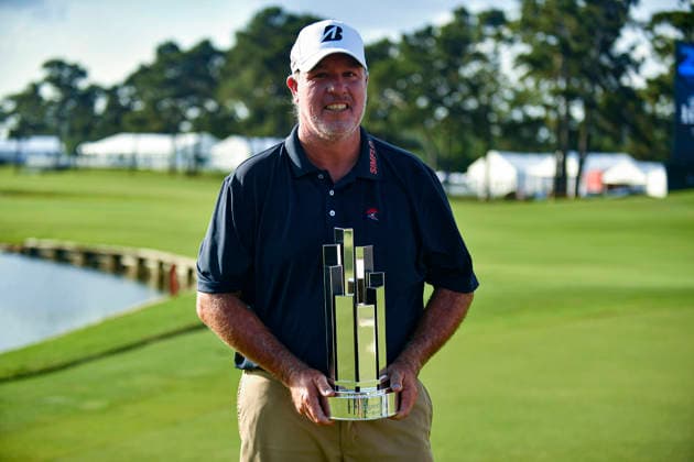 THE WOODLANDS, TX - MAY 10: Boo Weekley holds the Insperity Invitational trophy after winning The Insperity Invitational in the PGA, Golf Herren TOUR Champions at The Woodlands Country Club on Sunday, May 10, 2026 in The Woodlands, TX. (Photo by Austin McAfee Icon Sportswire) GOLF: MAY 10 PGA TOUR Champions Insperity Invitational EDITORIAL USE ONLY Icon260510003