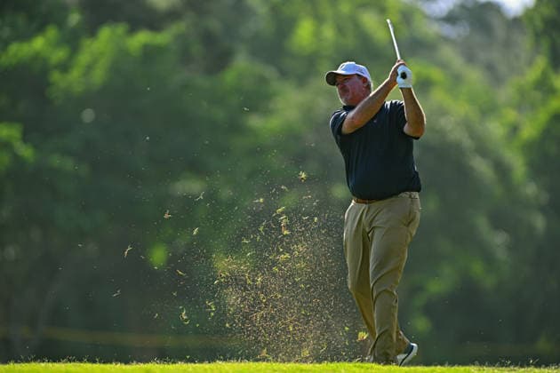 THE WOODLANDS, TX - MAY 10: Boo Weekley hits from the eighteenth fairway during the final round of The Insperity Invitational in the PGA, Golf Herren TOUR Champions at The Woodlands Country Club on Sunday, May 10, 2026 in The Woodlands, TX. (Photo by Austin McAfee Icon Sportswire) GOLF: MAY 10 PGA TOUR Champions Insperity Invitational EDITORIAL USE ONLY Icon260510005
