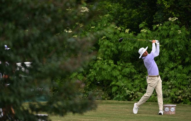 THE WOODLANDS, TX - MAY 10: Zach Johnson hits from the fifteenth tee box during the final round of The Insperity Invitational in the PGA, Golf Herren TOUR Champions at The Woodlands Country Club on Sunday, May 10, 2026 in The Woodlands, TX. (Photo by Austin McAfee Icon Sportswire) GOLF: MAY 10 PGA TOUR Champions Insperity Invitational EDITORIAL USE ONLY Icon260510012