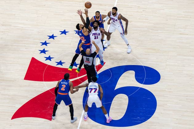 Philadelphia 76ers v New York Knicks - Game Four PHILADELPHIA, UNITED STATES - MAY 10: Joel Embiid of the Philadelphia 76ers and Karl-Anthony Towns of the New York Knicks in action during Game 4 of the NBA, Basketball Herren, USA Eastern Conference Semifinals at Xfinity Mobile Arena on May 10, 2026 in Philadelphia, United States. Nathan Morris Anadolu Philadelphia United States. Editorial use only. Please get in touch for any other usage.  Copyright: x2026xAnadoluxNathanxMorrisx