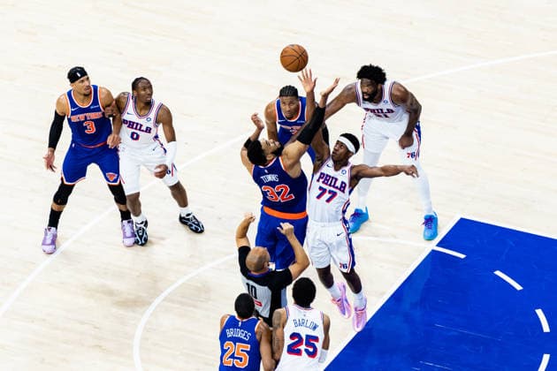 Philadelphia 76ers v New York Knicks - Game Four PHILADELPHIA, UNITED STATES - MAY 10: V.J. Edgecombe of the Philadelphia 76ers and Karl-Anthony Towns of the New York Knicks in action during Game 4 of the NBA, Basketball Herren, USA Eastern Conference Semifinals at Xfinity Mobile Arena on May 10, 2026 in Philadelphia, United States. Nathan Morris Anadolu Philadelphia United States. Editorial use only. Please get in touch for any other usage.  Copyright: x2026xAnadoluxNathanxMorrisx