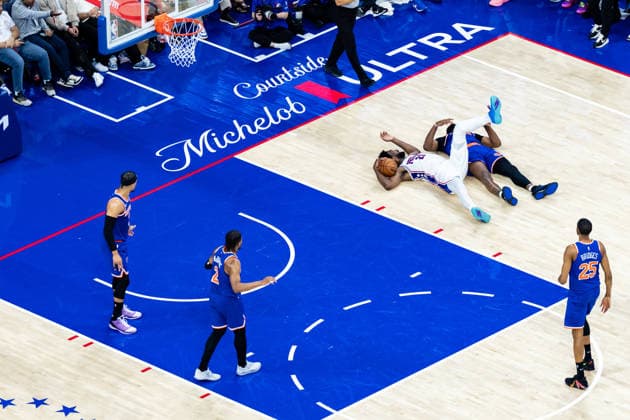 Philadelphia 76ers v New York Knicks - Game Four PHILADELPHIA, UNITED STATES - MAY 10: Joel Embiid of the Philadelphia 76ers falls during Game 4 of the NBA, Basketball Herren, USA Eastern Conference Semifinals at Xfinity Mobile Arena on May 10, 2026 in Philadelphia, United States. Nathan Morris Anadolu Philadelphia United States. Editorial use only. Please get in touch for any other usage.  Copyright: x2026xAnadoluxNathanxMorrisx