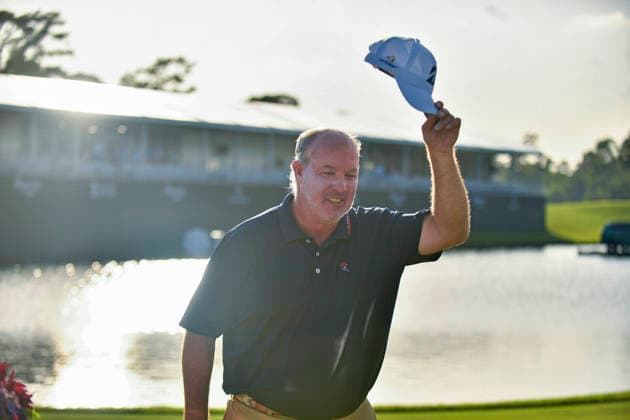 THE WOODLANDS, TX - MAY 10: Boo Weekley acknowledges the crowd after winning the final round of The Insperity Invitational in the PGA, Golf Herren TOUR Champions at The Woodlands Country Club on Sunday, May 10, 2026 in The Woodlands, TX. (Photo by Austin McAfee Icon Sportswire) GOLF: MAY 10 PGA TOUR Champions Insperity Invitational EDITORIAL USE ONLY Icon260510015